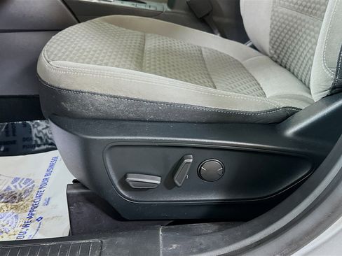 Used 2020 Ford Escape SE image 18