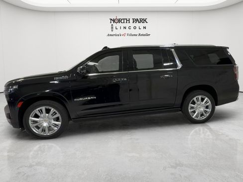 Used 2023 Chevrolet Suburban High Country w/ Premium Package RWD image 2