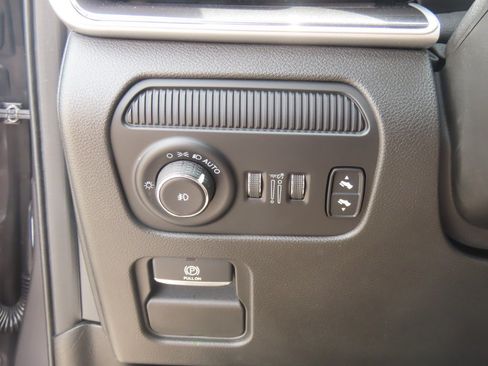 Used 2024 Jeep Wagoneer 4WD w/ Premium Group I image 28