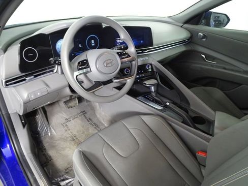 Used 2024 Hyundai Elantra SEL image 28