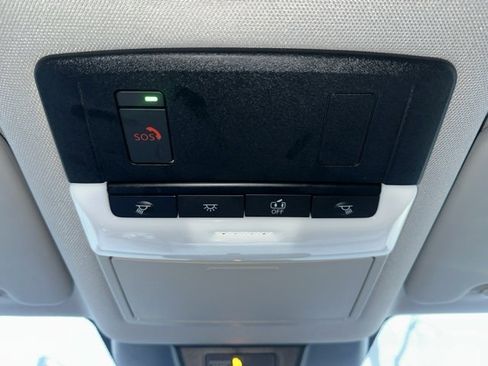 Certified 2021 Nissan Rogue SV image 33