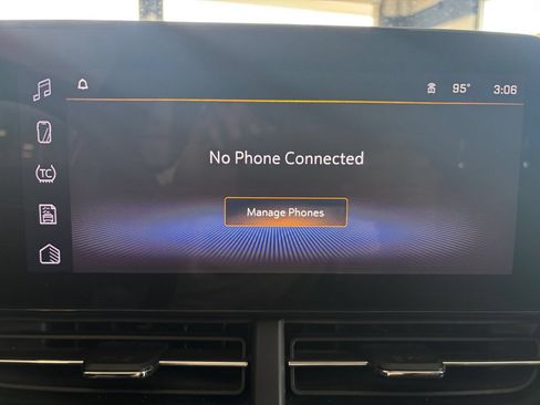 Used 2025 Chevrolet Trax LT FWD image 20