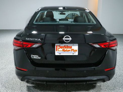 Used 2025 Nissan Sentra SV FWD image 8