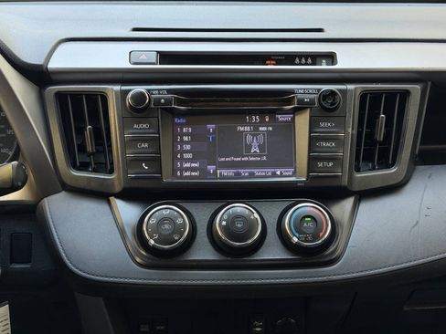 Used 2018 Toyota RAV4 LE w/ All Weather Liner Package AWD/4WD image 20