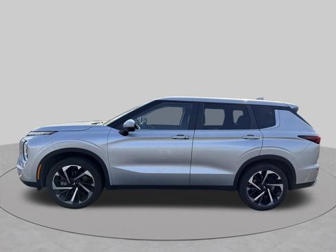 Used 2023 Mitsubishi Outlander SE FWD image 2