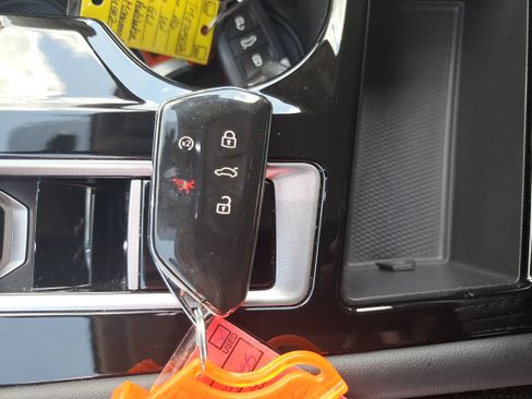 Used 2024 Volkswagen Atlas SE FWD image 36