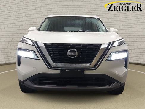 Used 2023 Nissan Rogue SV w/ SV Premium B Package AWD/4WD image 2