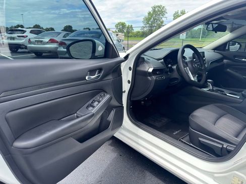 Used 2022 Nissan Altima 2.5 S FWD image 12