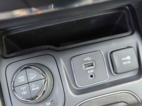 Used 2019 Jeep Cherokee Trailhawk image 33