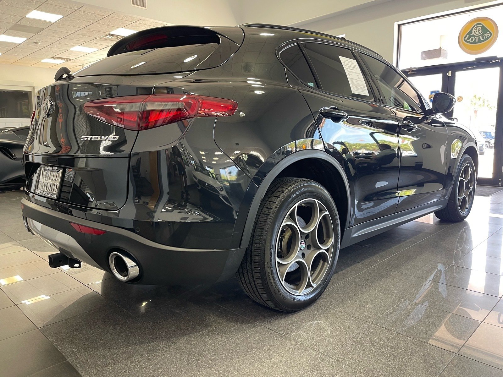 Used 2018 Alfa Romeo Stelvio Sport w/ Quick Order Package 22J Sport AWD/4WD image 5
