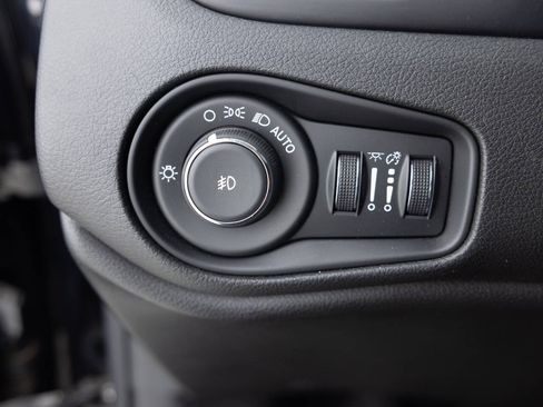 Used 2016 Jeep Renegade Latitude FWD image 35