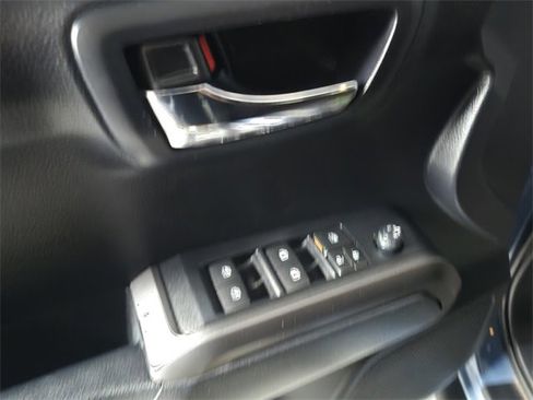 Used 2019 Toyota Tacoma TRD Sport image 22