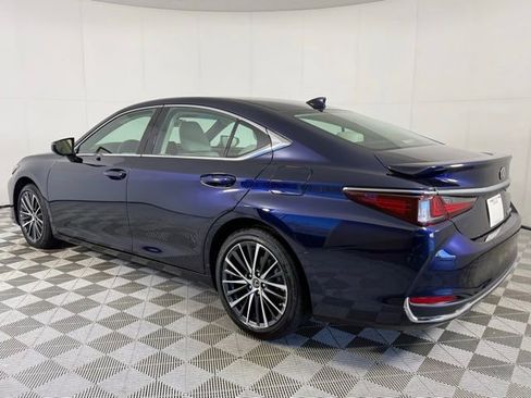 Used 2025 Lexus ES 300h w/ Premium Package image 4