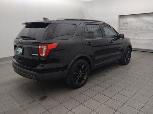 Used 2017 Ford Explorer XLT w/ Equipment Group 202A FWD image 10