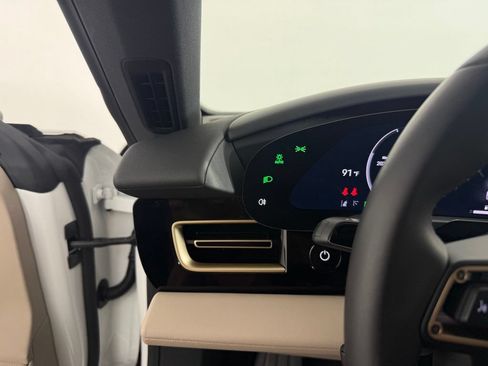 Certified 2025 Porsche Taycan AWD/4WD image 23