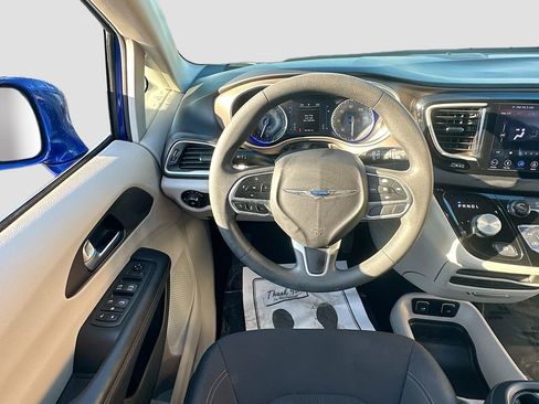 Used 2018 Chrysler Pacifica Touring Plus image 21