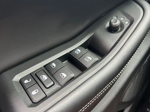 Used 2024 Jeep Grand Cherokee Laredo X image 20