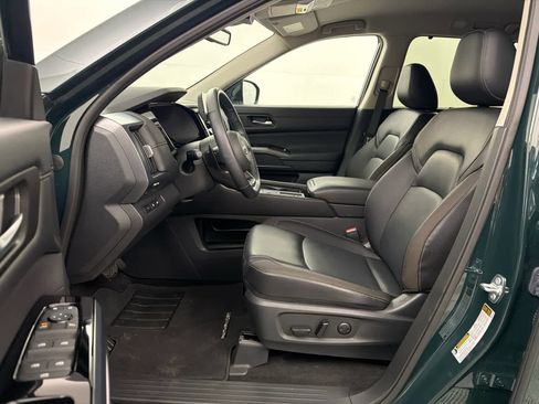 Certified 2025 Nissan Pathfinder SL FWD image 14