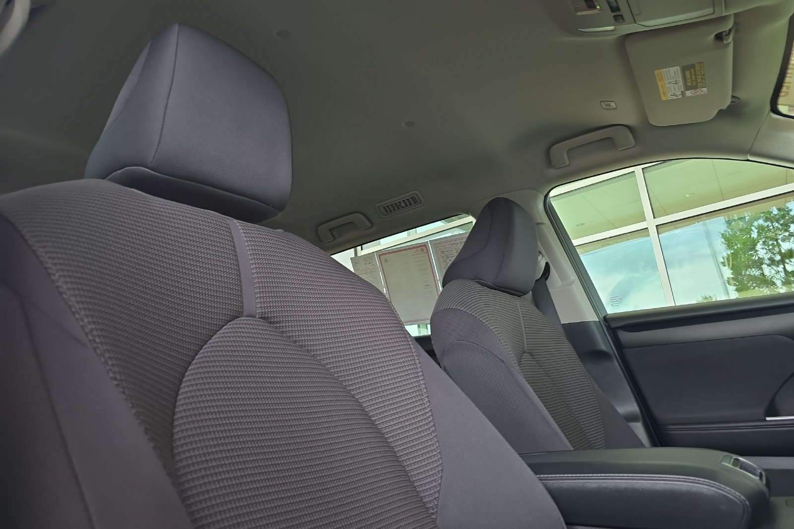 Used 2025 Toyota Highlander LE AWD/4WD image 18