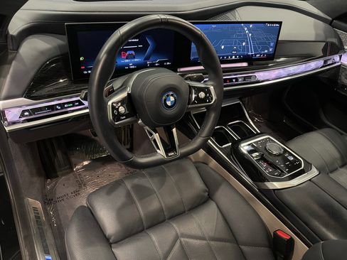 Used 2024 BMW i7 xDrive60 w/ Executive Package image 14