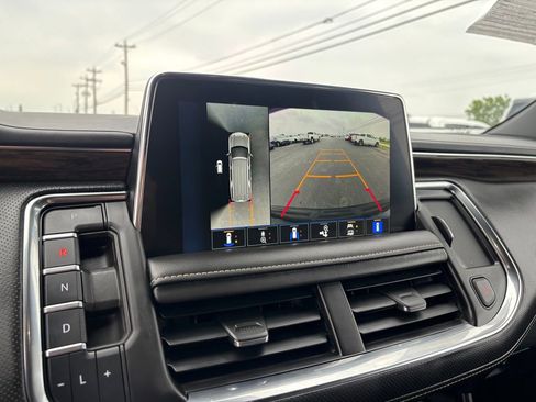 Used 2023 Chevrolet Suburban Premier RWD image 18