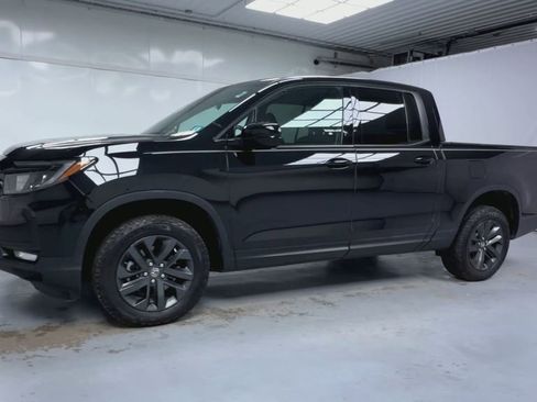 Used 2025 Honda Ridgeline Sport image 4