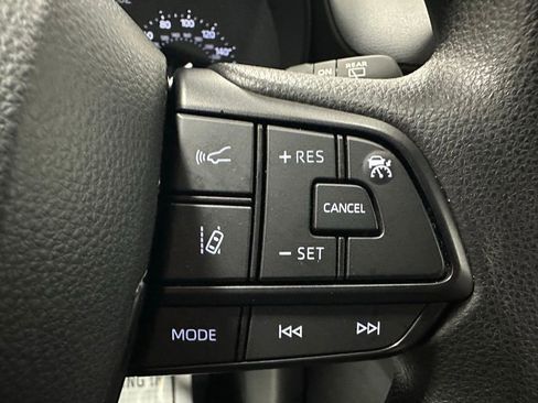 Used 2025 Toyota Sienna LE FWD image 19