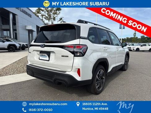 Used 2025 Subaru Forester Premium AWD/4WD image 8