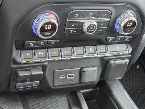 Used 2021 GMC Sierra 1500 AT4 w/ AT4 Premium Package AWD/4WD image 19