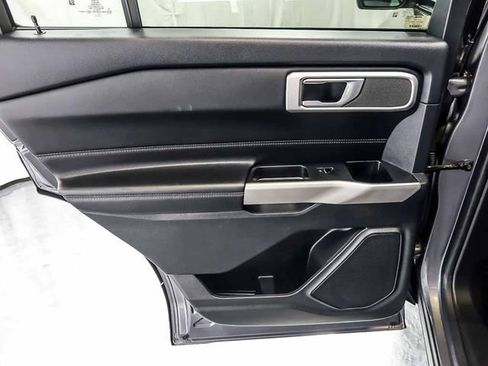 Used 2022 Ford Explorer XLT AWD/4WD image 27