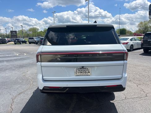 New 2026 Lincoln Navigator Premiere AWD/4WD image 6
