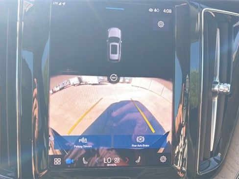 Used 2025 Volvo XC60 B5 Plus image 25