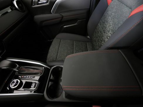 Used 2024 Chevrolet Colorado Z71 w/ Z71 Convenience Package 2 image 33