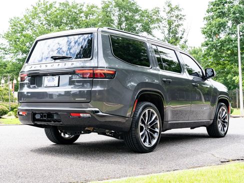 Used 2022 Jeep Wagoneer Series III w/ Premium Group I RWD image 5