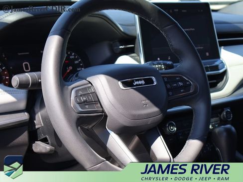 Used 2025 Jeep Compass Limited AWD/4WD image 24