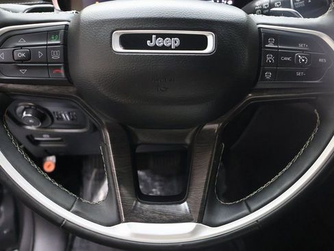 Used 2023 Jeep Grand Cherokee Limited image 19