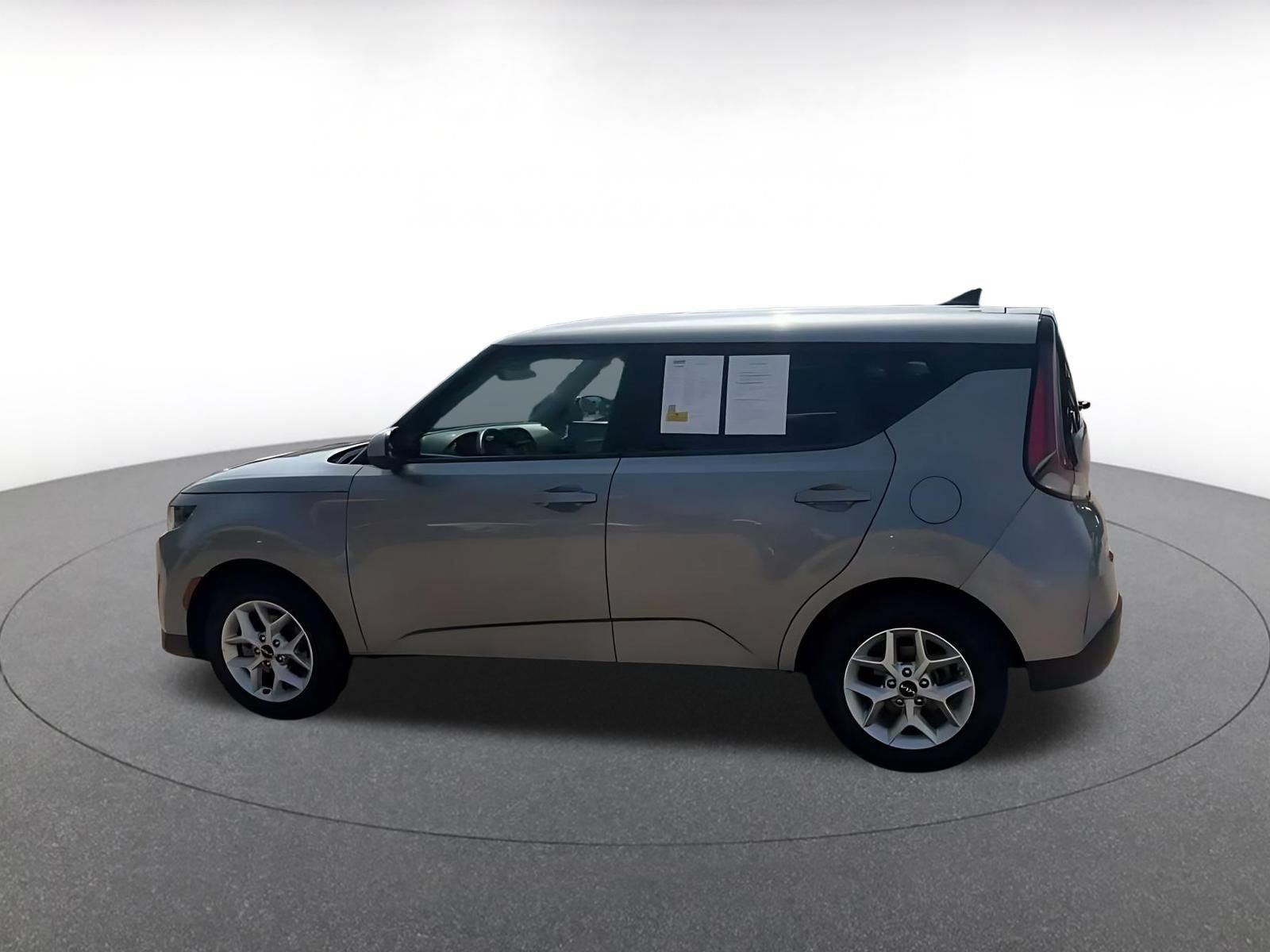 Used 2025 Kia Soul LX w/ LX Technology Package FWD image 8