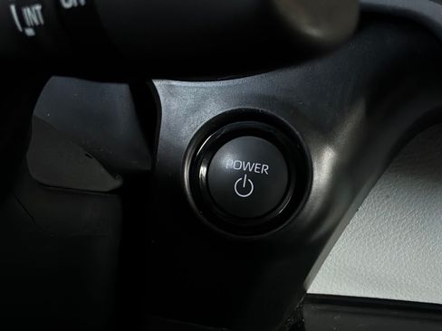 Used 2025 Toyota Sienna XLE FWD image 32