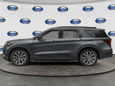 Used 2025 Ford Explorer ST-Line w/ ST-Line Street Pack AWD/4WD image 3