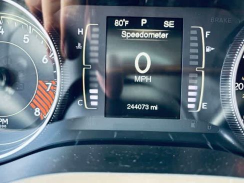 Used 2014 Jeep Cherokee Latitude w/ Cold Weather Group AWD/4WD image 9