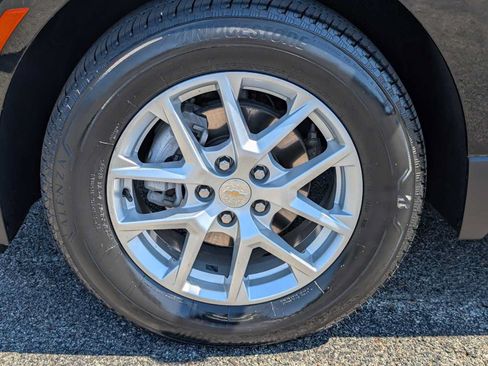 Used 2024 Chevrolet Equinox LS w/ Driver Confidence II Package AWD/4WD image 3