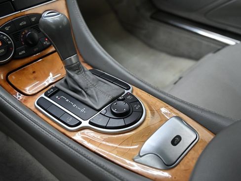 Used 2009 Mercedes-Benz SL 550 w/ Premium I Pkg image 29
