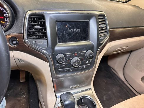 Used 2018 Jeep Grand Cherokee Laredo image 13