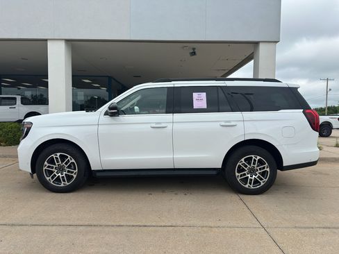 Used 2025 Ford Expedition Active AWD/4WD image 9
