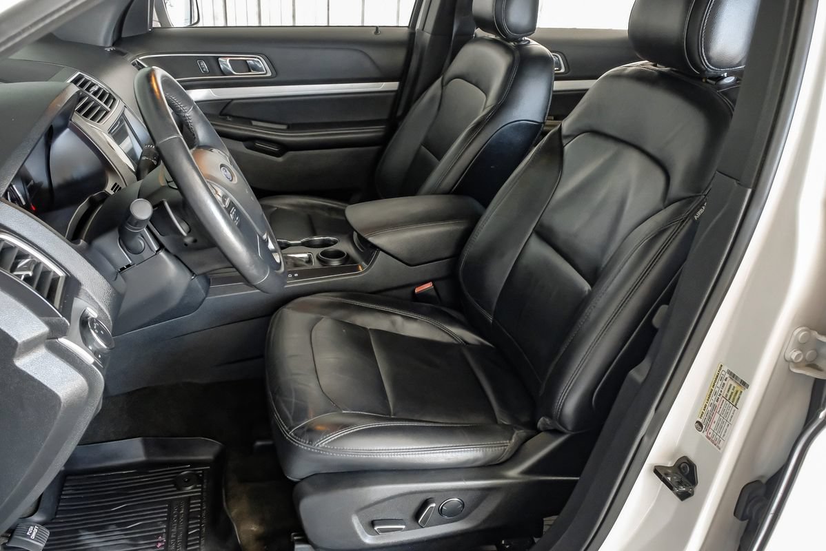 Used 2017 Ford Explorer XLT w/ Equipment Group 202A FWD image 28