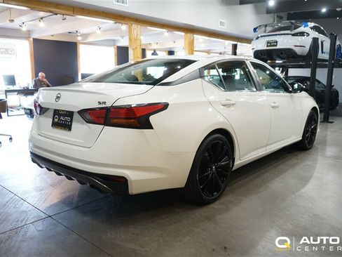 Used 2019 Nissan Altima 2.5 SR FWD image 4