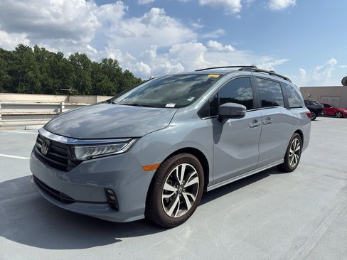 Used 2024 Honda Odyssey Touring image 1