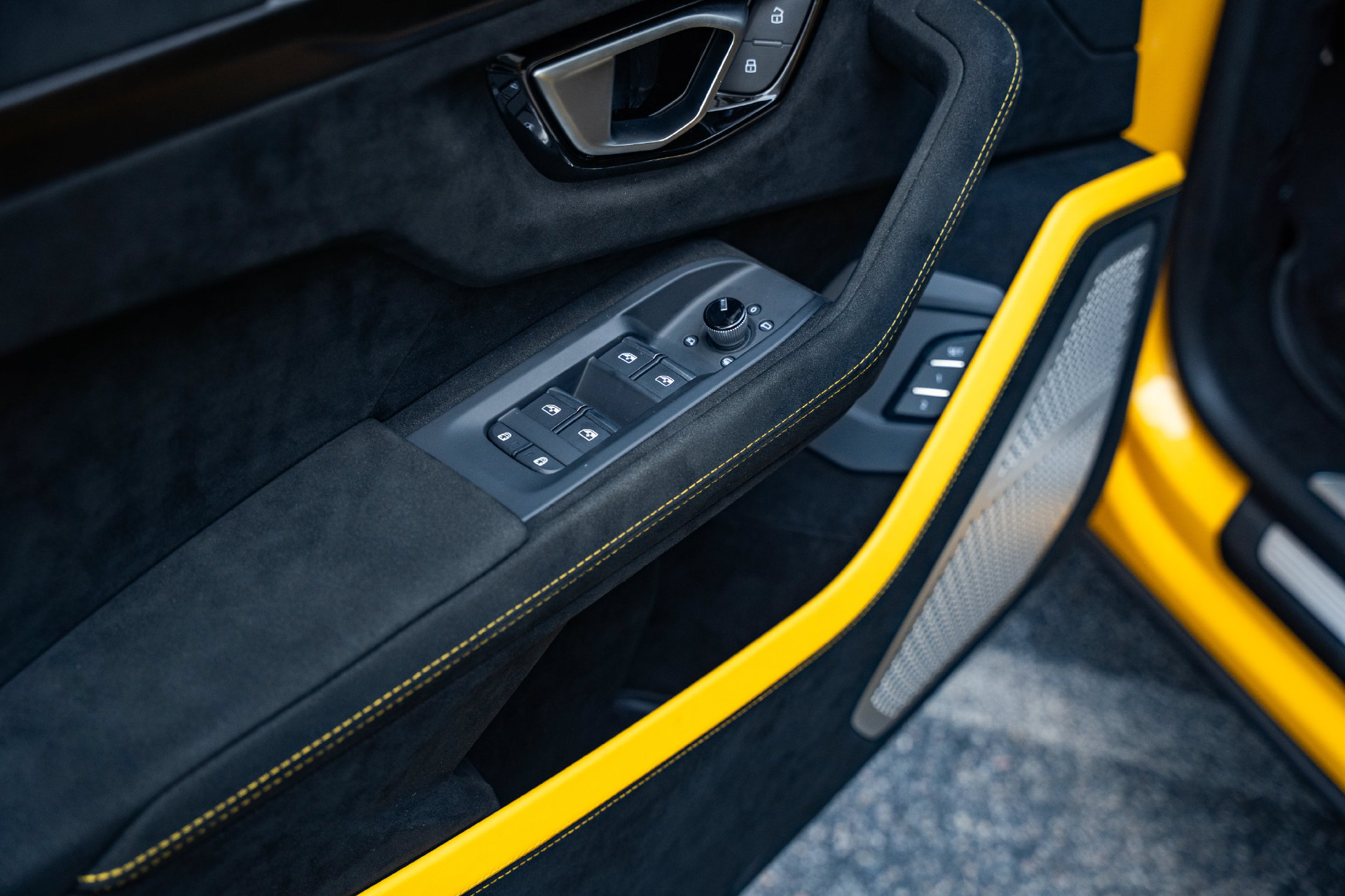 Used 2024 Lamborghini Urus Performante AWD/4WD image 24