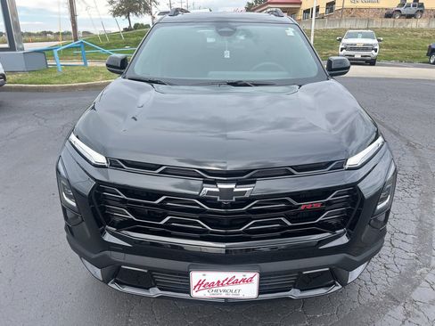 Used 2025 Chevrolet Equinox RS image 3