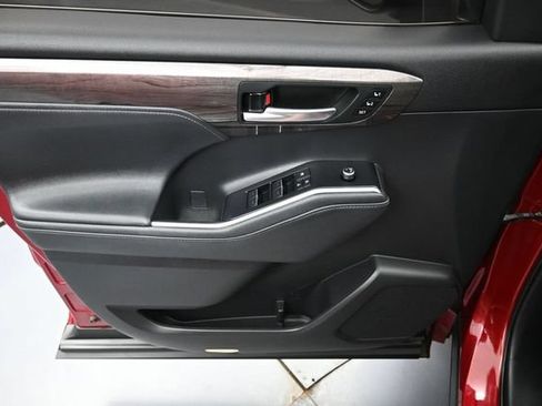Used 2021 Toyota Highlander Platinum AWD/4WD image 26